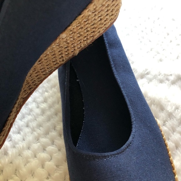 🎄 Deacon navy blue shoes, closed toe wedge SZ  8 1/2 - Picture 2 of 11
